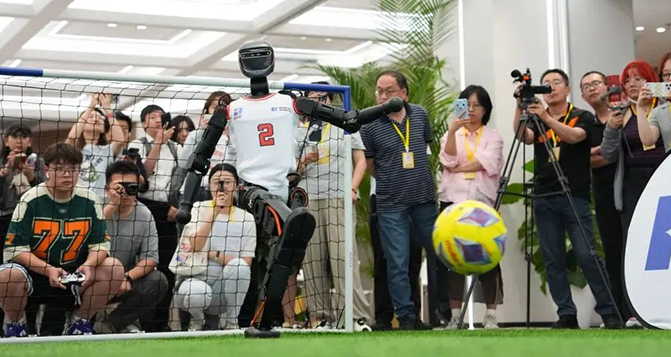 機器人“創”出中國新奇跡