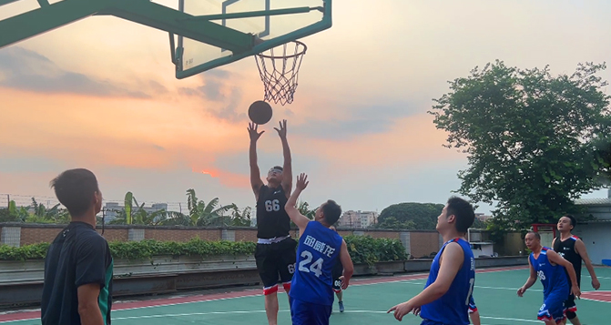 球場拼搏，永不言敗！第六場籃球比賽！
